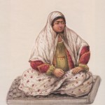 زنی است که در دسته خانم خرسوار روضه می خواند